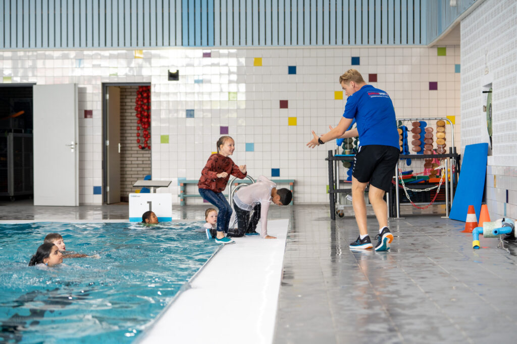 Zwemles in zwembad Hoornse Vaart in Alkmaar