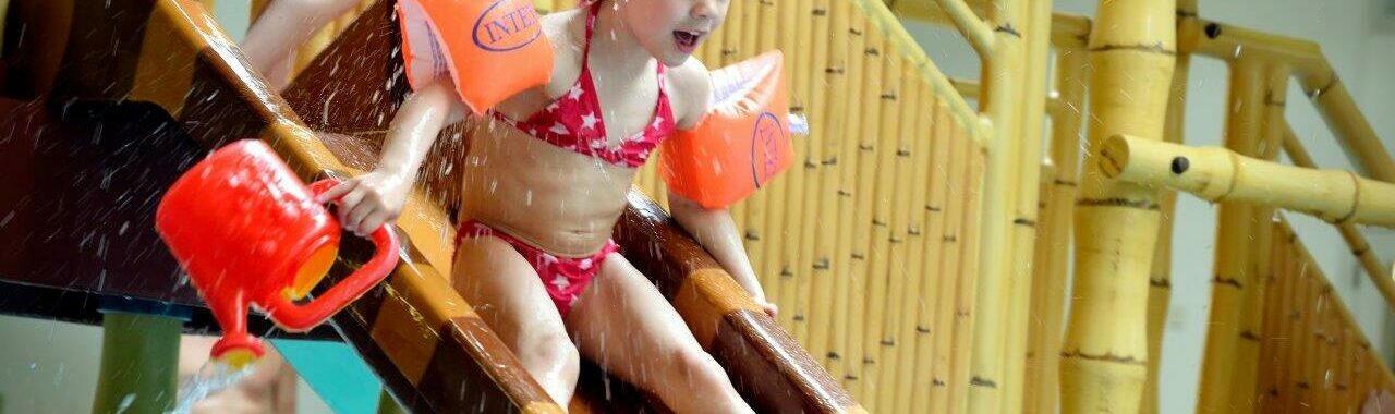 Waterspeeltuin in zwembad Hoornse Vaart in Alkmaar