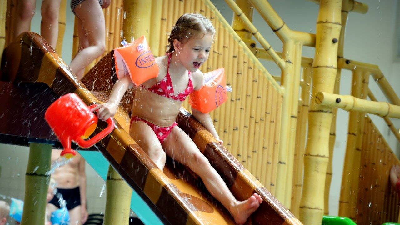 Waterspeeltuin in zwembad Hoornse Vaart in Alkmaar