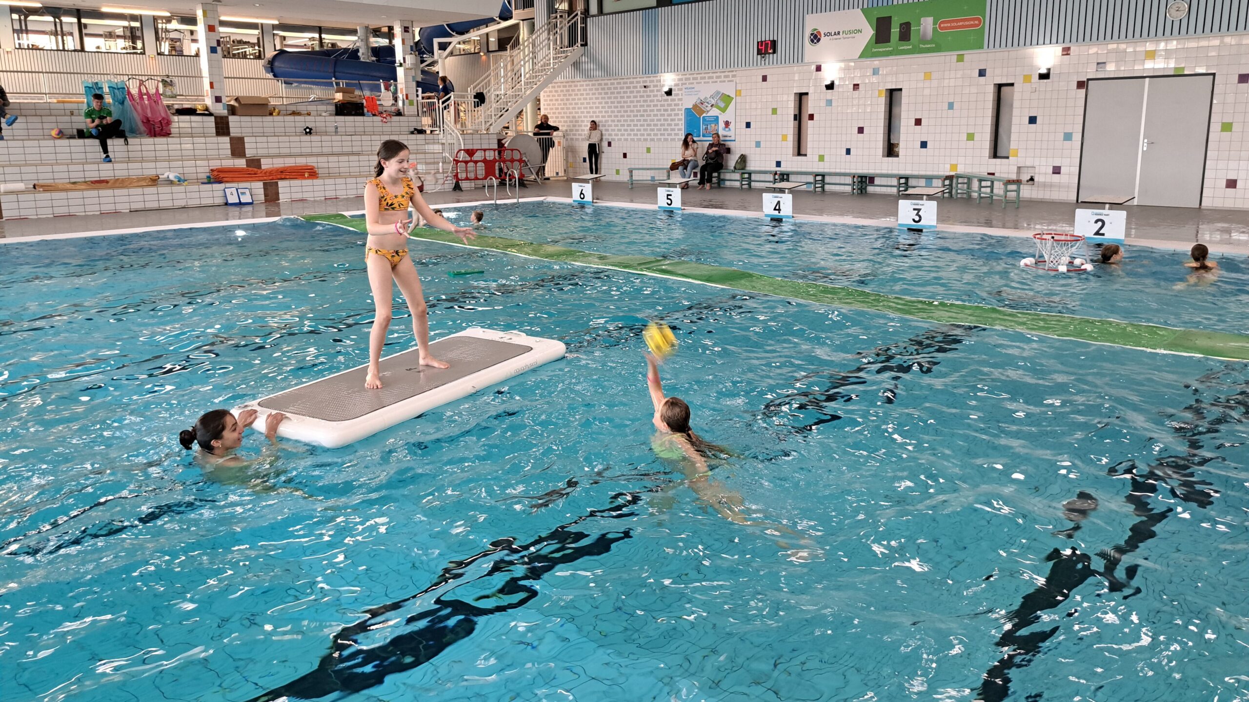 ASM Model is onderdeel van swim is cool